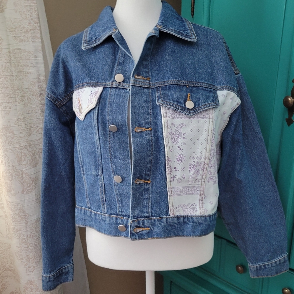 Easel - Stylish Denim Jacket with White Accents